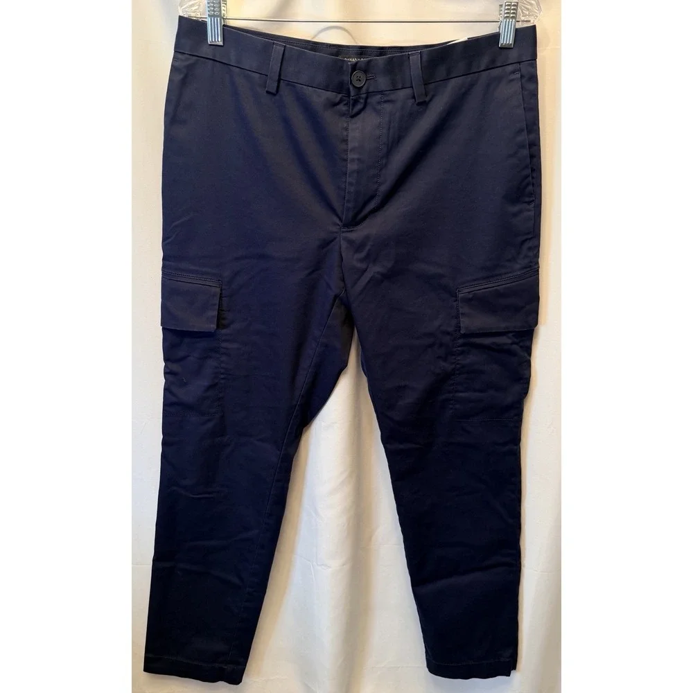 Banana Republic Size 32x30 Athletic Tapered Core Temp Cargo Pants Navy Blue